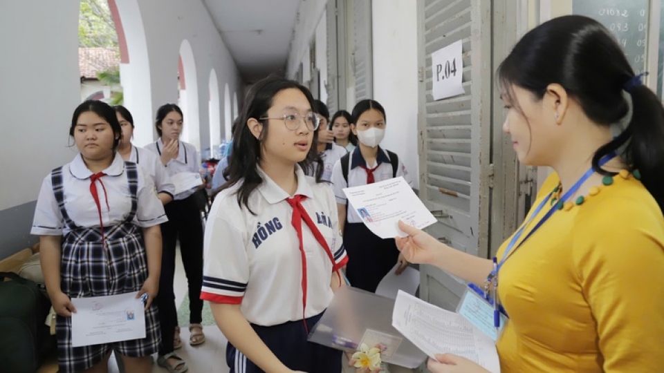 nhu-hung-hsg-lop-9-04-174191323328764697935.jpg
