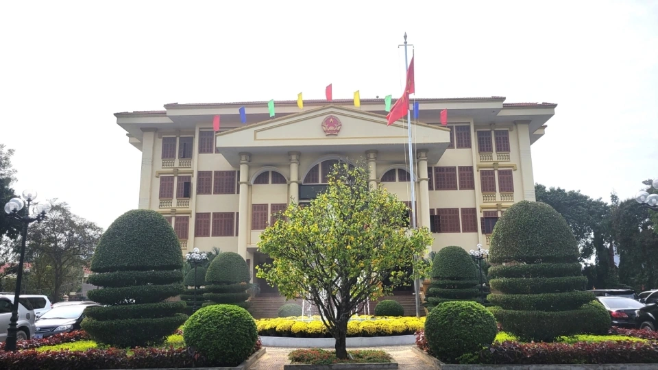 tinh_quang_binh_chi_dao_cac_don_vi_dia_phuong_tam_dung_xay_moi_sua_chua_cac_tru_so_cap_huyen_xa.jpg