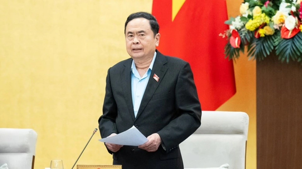 tran_thanh_man_be_mac_phien_hop_43.jpg