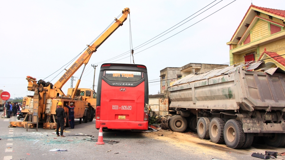 vu_tai_nan_giao_thong_nghiem_trong_giua_xe_khach_va_xe_tai_tren_quoc_lo_1a_qua_tinh_quang_binh_xay_ra_trong_thang_3.jpg