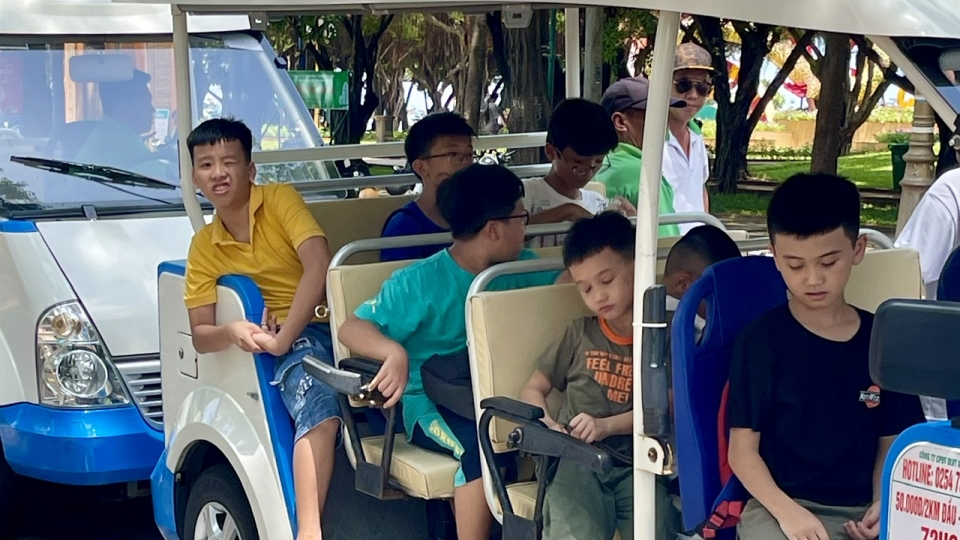 xe_bon_banh_1_.jpg