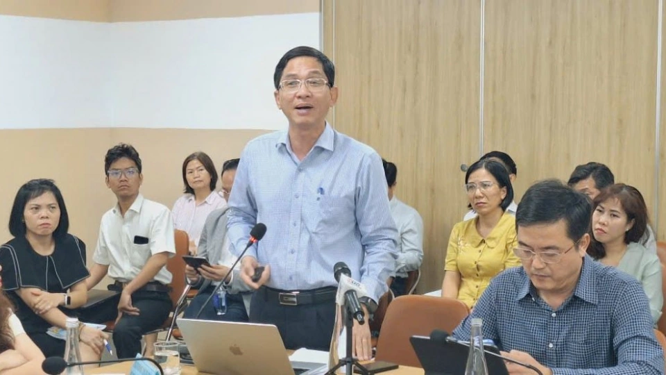 .pho_giao_su_tien_si_hoang_cong_gia_khanh_pho_hieu_truong_truong_dai_hoc_kinh_te_-_luat_tp.hcm_.jpg