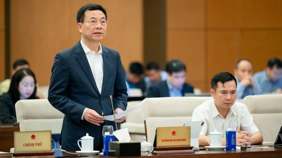 15.4_nguyen_manh_hung_luat_khcn.jpg