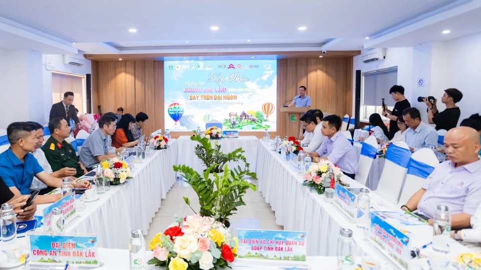 16-4 khinh khi cau 1.jpg