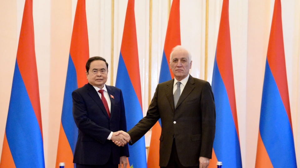 3-4_ctqh_hoi_kien_tong_thong_armenia_1.jpg