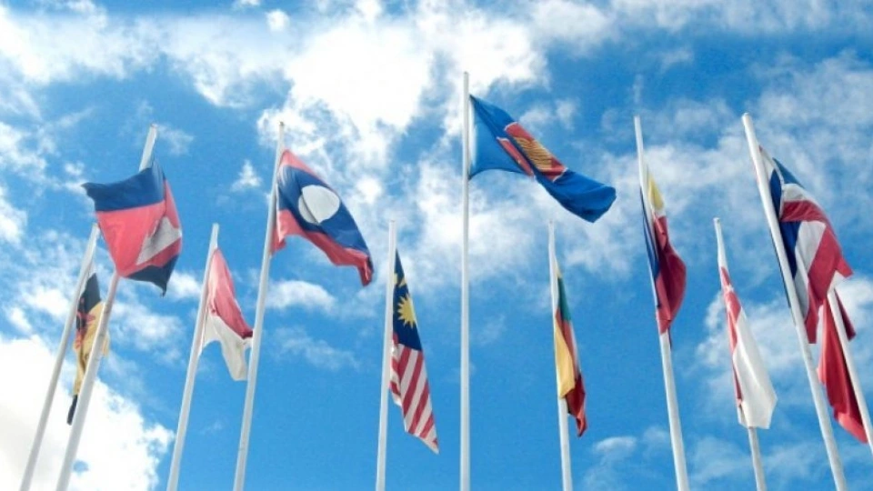 6_aseanflagweb_default_pbw2edb5c4cko8axxmhne4thxscc38kkqeuepiwuj6_2_pdma9e618hm8y3fl122ecnzr7eknn50yoq3ls6k494_20250406104841.jpg