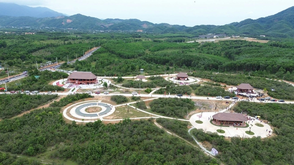 Làng Văn hóa truyền thống các dân tộc huyện A Lưới.jpg