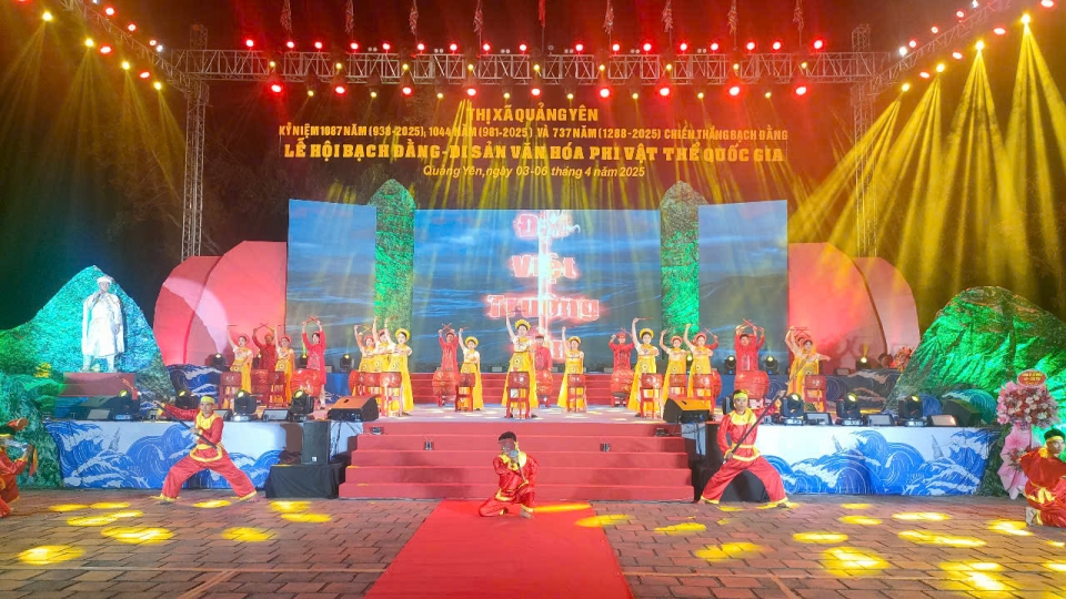 Lễ khai hội truyền thống Bạch Đằng Giang diễn ra tối 3_4 tại thị xã Quảng Yên, tỉnh Quảng Ninh.jpg