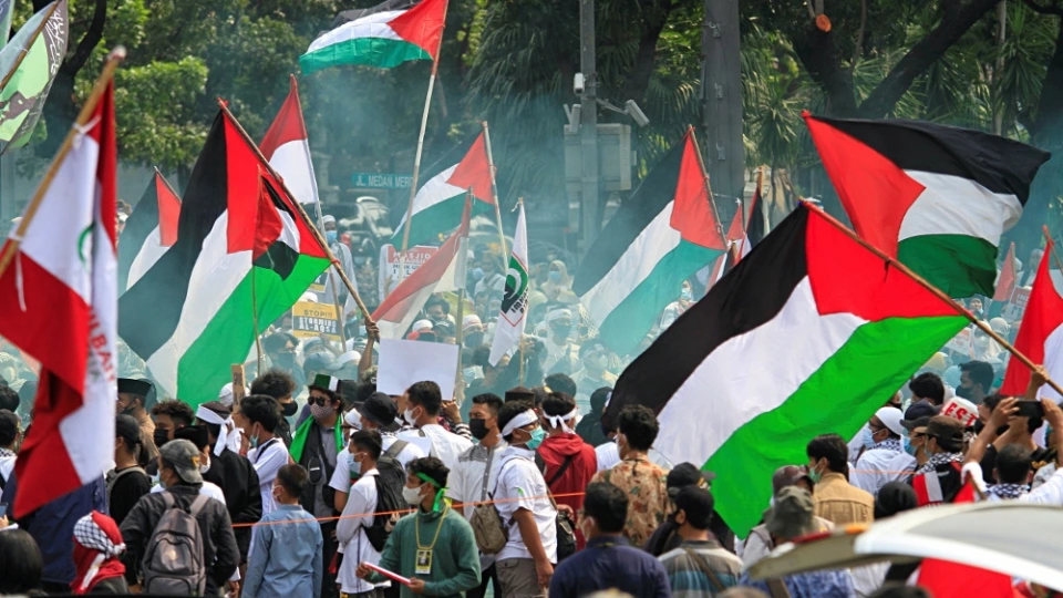 Một cuộc diễu hành ủng hộ người Palestine tại Indonesia- Nguồn Bernama.jpg