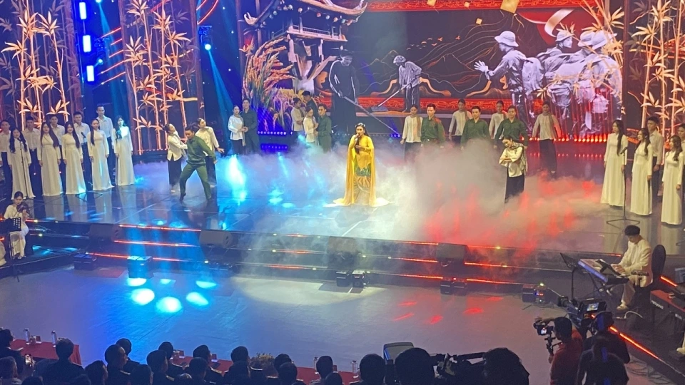 ban_truong_ca_hoa_binh.jpg