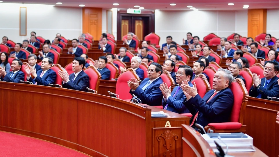 be_mac_hoi_nghi_trung_uong_11.3.jpg