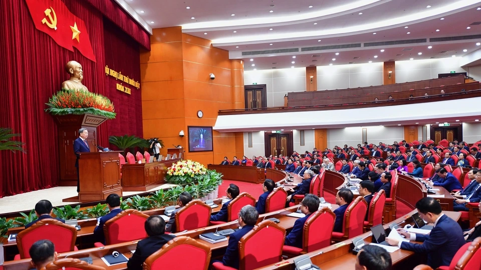 be_mac_hoi_nghi_trung_uong_11.4.jpg