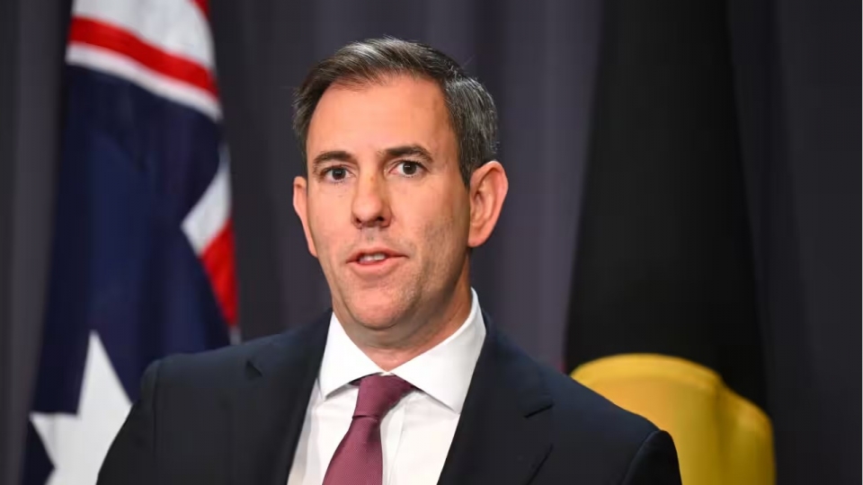 bo_truong_ngan_kho_australia_jim_chalmers._nguon_lukas_coch.jpg