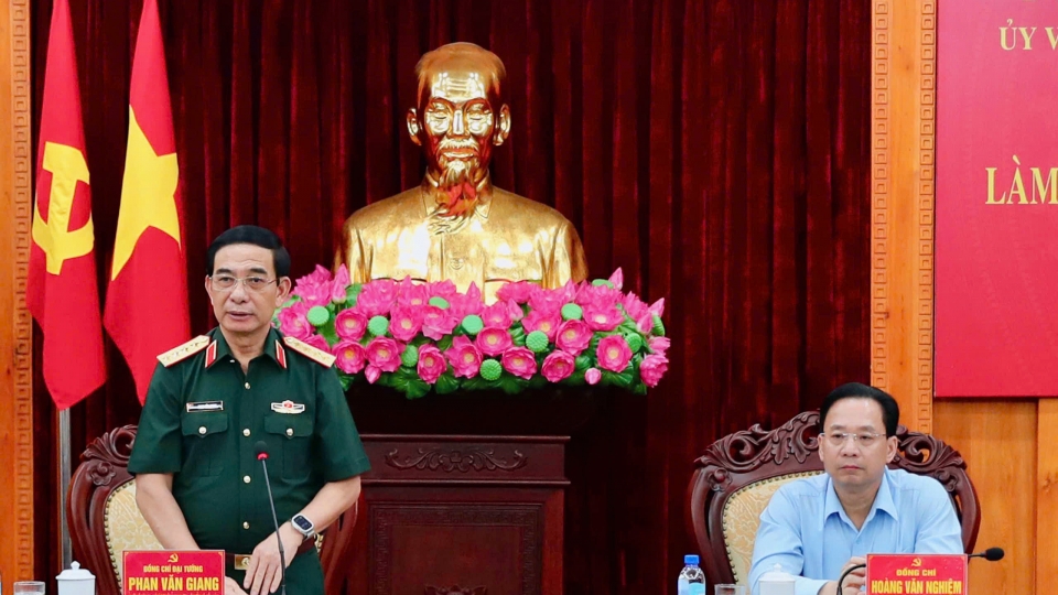 bo_truong_quoc_phong_lam_viec_voi_ban_thuong_vu_tinh_uy_lang_son_1.jpg