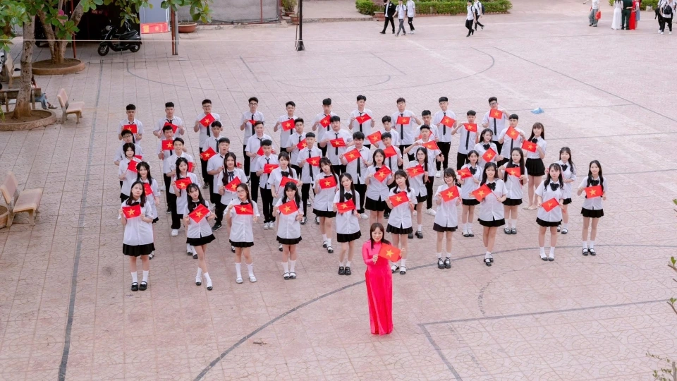 co_va_tro_truong_thcs_le_quy_don_tp_son_la_lan_toa_thong_diep_ve_tinh_yeu_que_huong_dat_nuoc_.jpg