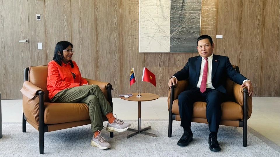 dai_su_viet_nam_tai_venezuela_vu_trung_my_va_pho_tong_thong_thuong_truc_venezuela_delcy_rodriguez_gomez.jpg
