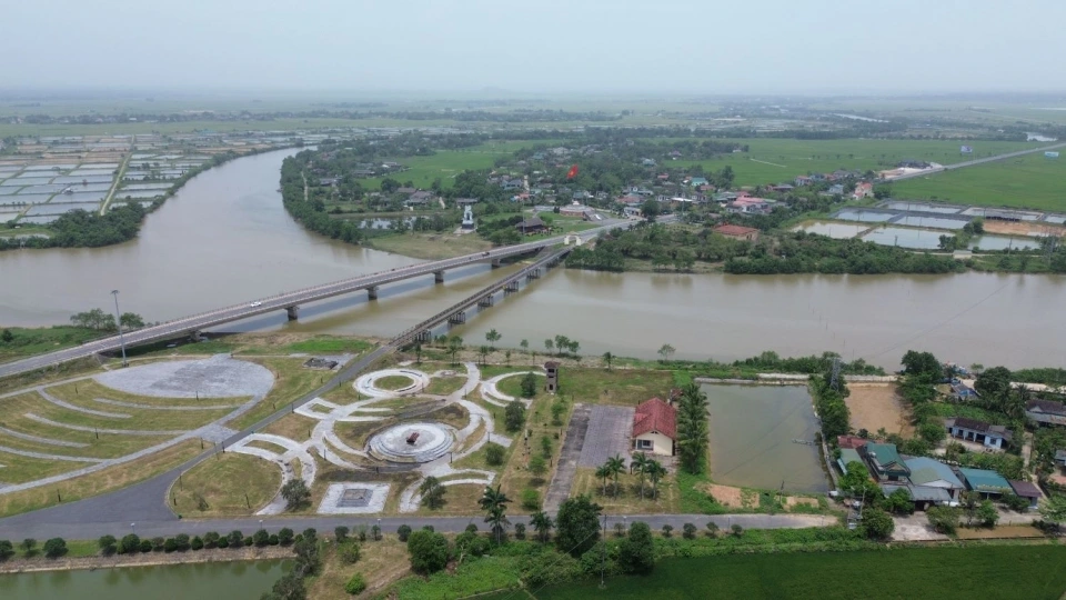 di_tich_doi_bo_hien_luong_ben_hai_20250418082408.jpg