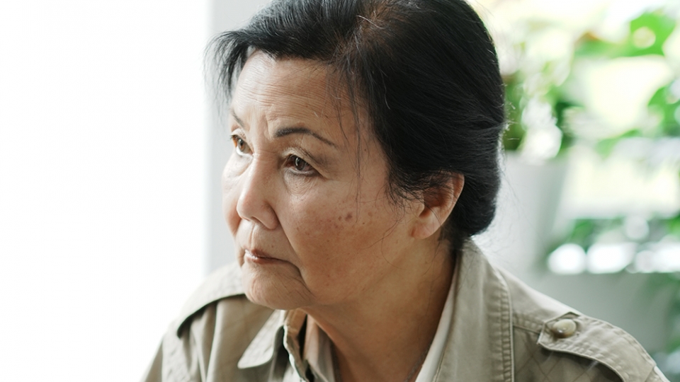 dv_kieu_chinh_trong_buoi_doc_kich_ban_chiec_ken.jpg