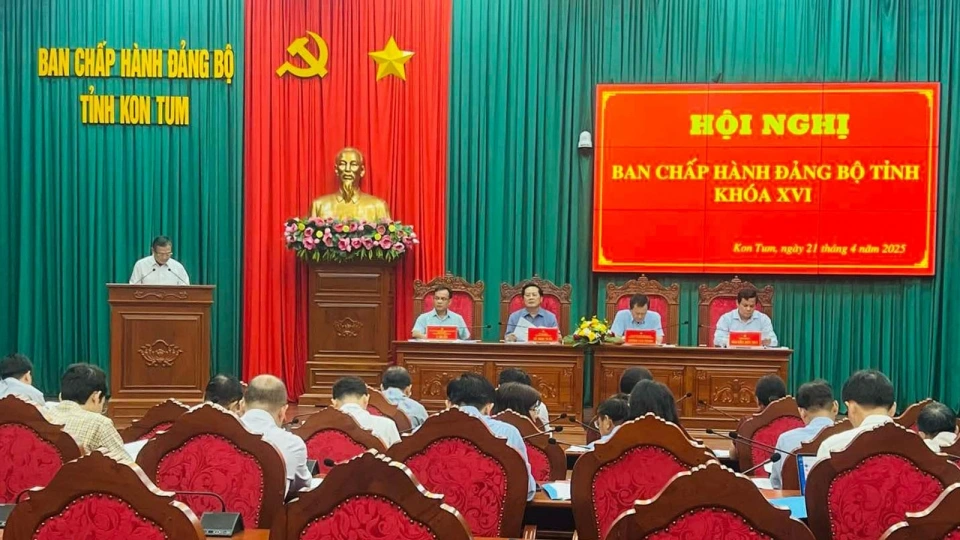 hoi_nghi_ban_chap_hanh_dang_bo_tinh_kon_tum_khoa_xvi_ban_ve_de_an_phuong_an_sap_xep_don_vi_hanh_chinh_cap_tinh_cap_xa._.jpg