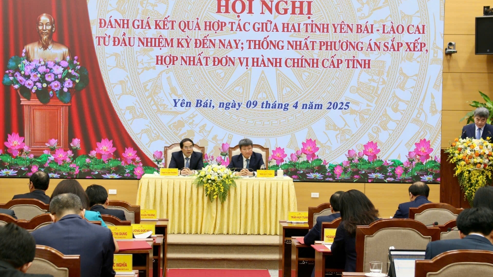 quang_canh_hoi_nghi.jpg