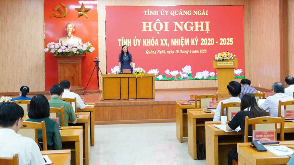 quang_canh_hoi_nghi_sang_nay.jpg