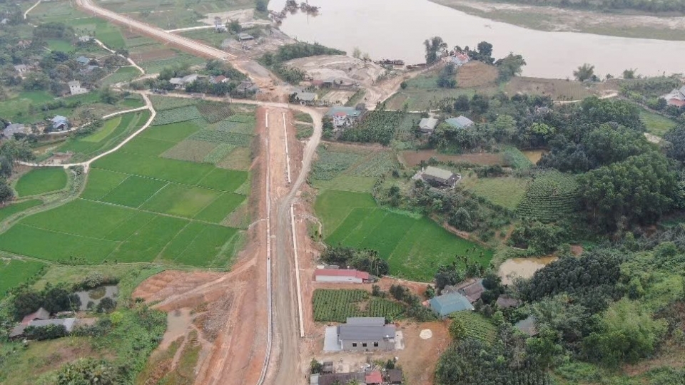 sau_4_nam_thi_cong_tuyen_duong_van_chua_hoan_thanh.jpg