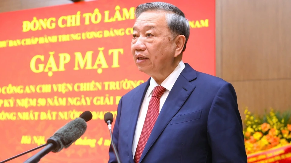tong_bi_thu_to_lam_gap_mat_can_bo_cong_an.jpg