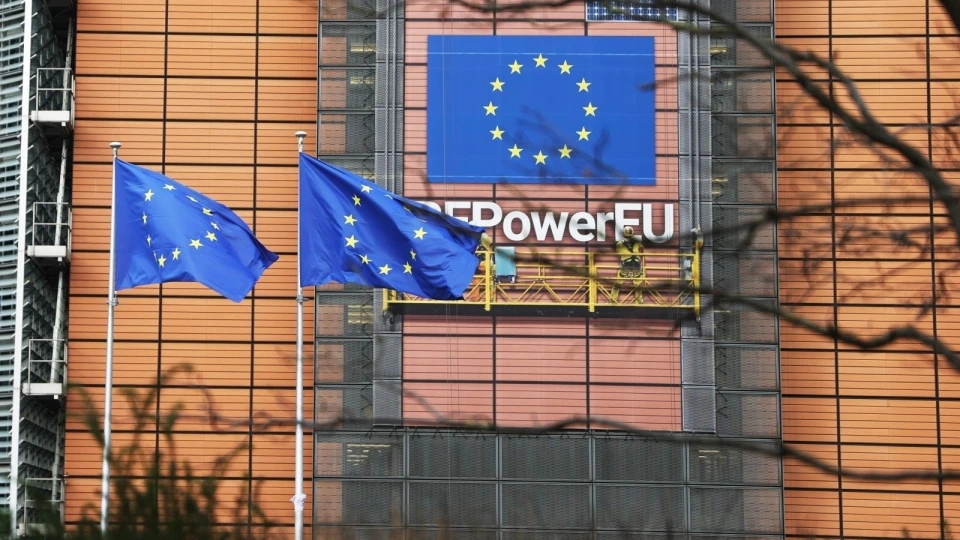 tru so EU, Lien minh chau Au, co EU -tan hoa xa.jpg