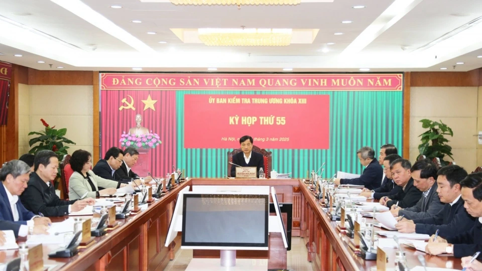 uy ban kiem tra trung uong.jpg