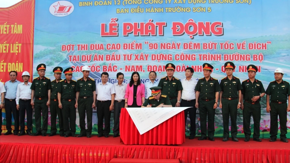 vov_cac_don_vi_ky_cam_ket_hoan_thanh_du_an_dung_tien_do_20250403193519.jpg