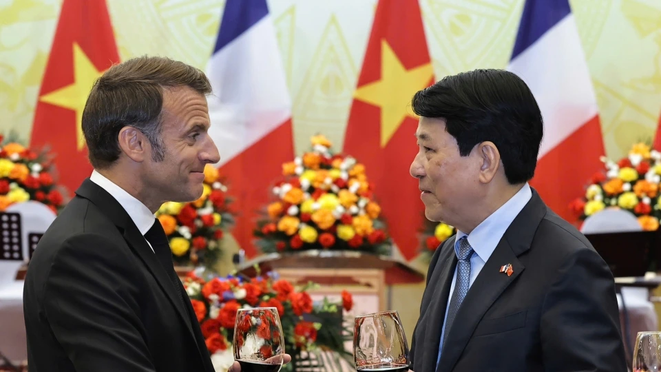 26-05_chu_tich_nuoc_luong_cuong_va_phu_nhan_vatong_thong_emmanuel_macron_tai_chieu_dai.jpg