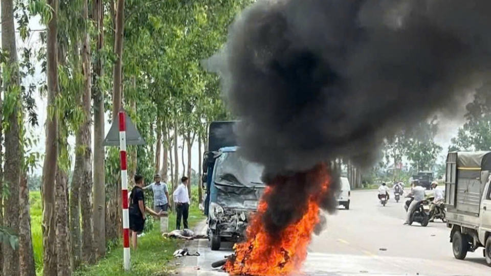 _xe_may_cua_nan_nhan_boc_chay_sau_vu_tai_nan_anh_ctv.jpg