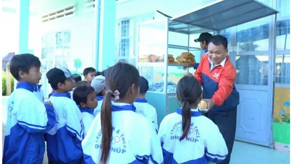 ava mien phi.jpg