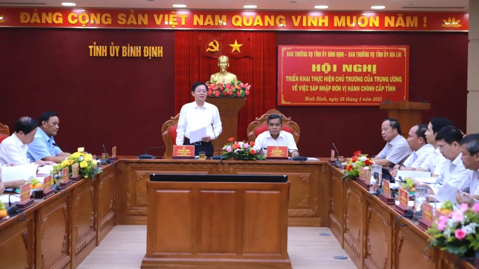 ban_thuong_vu_tinh_binh_dinh_va_ban_thuong_vu_tinh_gia_lai_hop_ban_phuong_an_hop_nhat_2_tinh._.jpg
