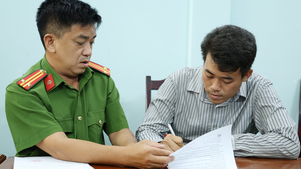 bi_can_quy_ky_nhan_cac_quyet_dinh_va_lenh_bat_tam_giam.jpg