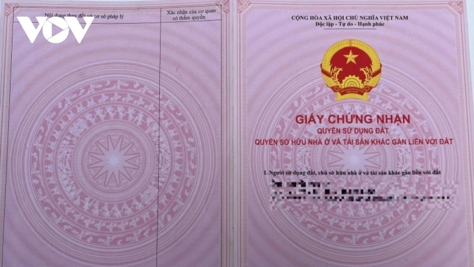 hon_4.000_giay_chung_nhan_quyen_su_dung_dat_cua_nguoi_dan_da_bi_giu_lai_nhieu_nam.jpg