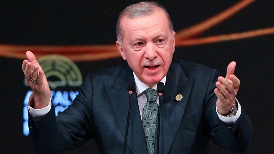 tong_thong_tho_nhi_ky_tayyip_erdogan_phat_bieu_truoc_khan_gia_tai_dien_dan_ngoai_giao_antalya_o_antalya_tho_nhi_ky.jpg
