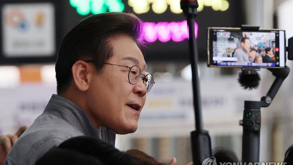 ung_cu_vien_lee_jae_myung_cua_phe_doi_lap_lai_phai_doi_mat_voi_cac_rui_ro_phap_ly_anh_yonhap_news_20250504165428.jpg