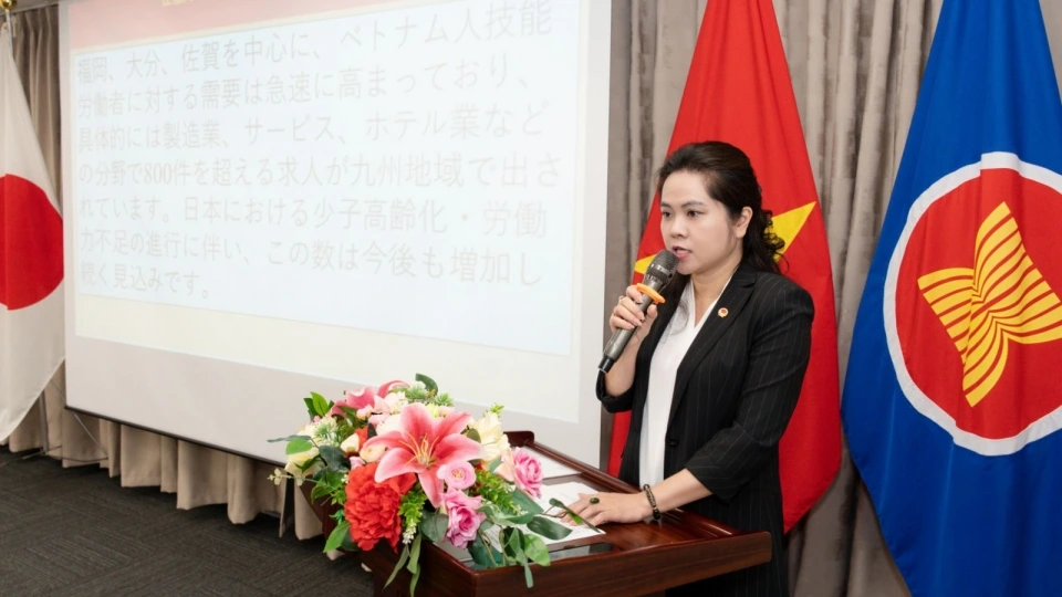 tong_lanh_su_vu_chi_mai_phat_bieu_tai_hoi_thao_anh_tlsq_fukuoka.jpg