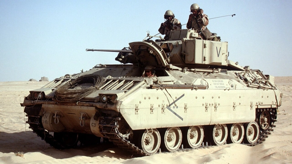us_m2a1_bradley_deployed_to_saudi_arabia_during_operation_desert_shield.jpg