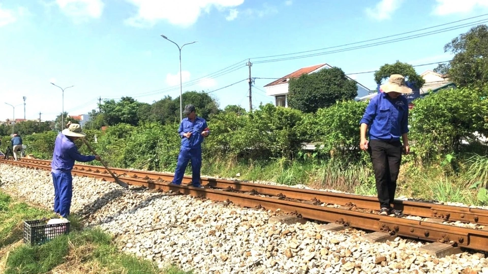 Đường sắt Bắc - Nam qua địa bàn thành phố Huế.jpg