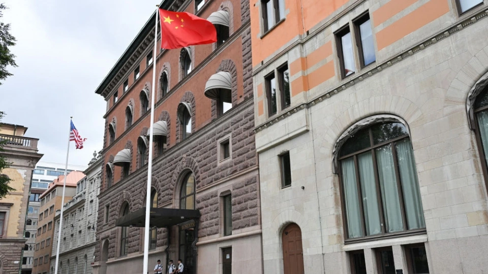 ben_ngoai_dia_diem_dam_phan_thuong_mai_trung-my_tai_stockholm_thuy_dien_ngay_29_7._anh_the_paper.jpg