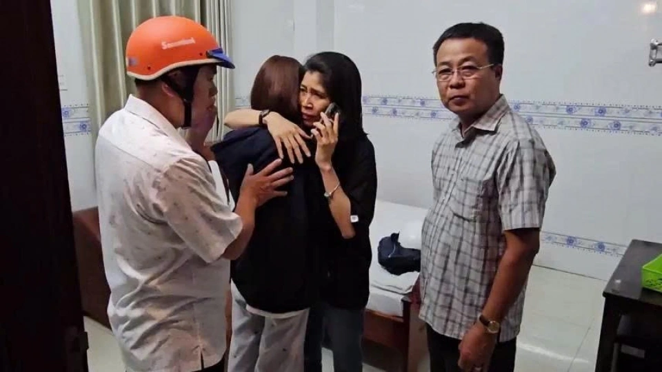 cac_don_vi_nghiep_vu_cong_an_tinh_cung_cong_an_co_so_phoi_hop_giai_cuu_cac_nan_nhan_nguon_cqtt_dbscl.jpg