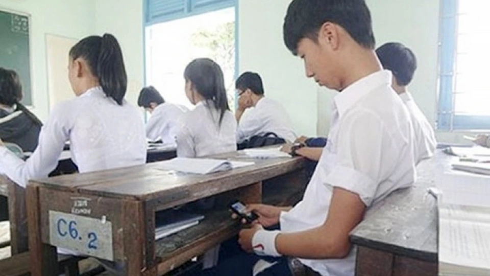 cam dien thoai ava.jpg