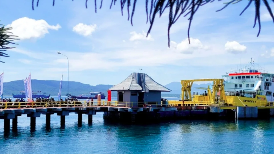 cang_ketapang_banyuwangi_dong_java_anh_antara.png
