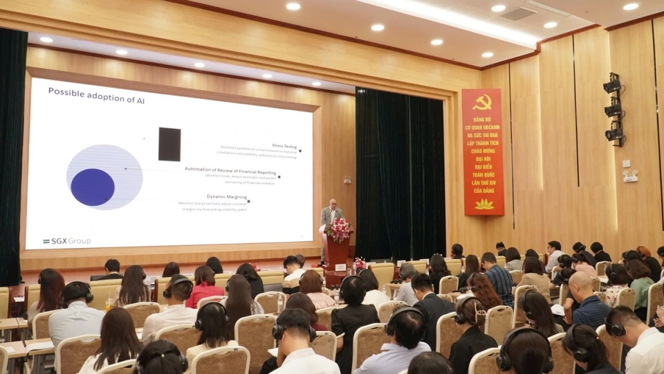 chuyen_gia_sgx_chia_se_kinh_nghiem_trong_buoi_dao_tao.png