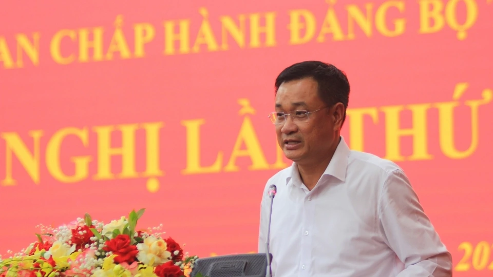 ong_le_ngoc_quang_bi_thu_tinh_uy_quang_tri_phat_bieu_tai_hoi_nghi.jpg