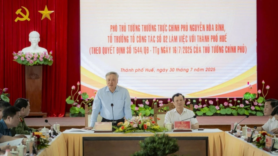 pho_thu_tuong_thuong_truc_nguyen_hoa_binh_phat_bieu_tai_buoi_lam_viec_voi_ban_thuong_vu_thanh_uy_hue.jpg