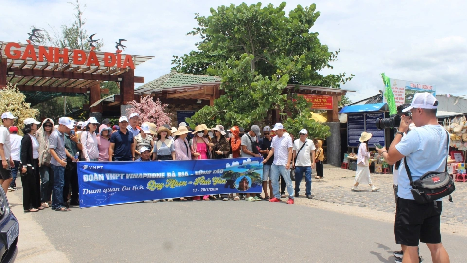 rat_nhieu_doan_khach_den_du_lich_tai_tinh_dak_lak_moi.jpg