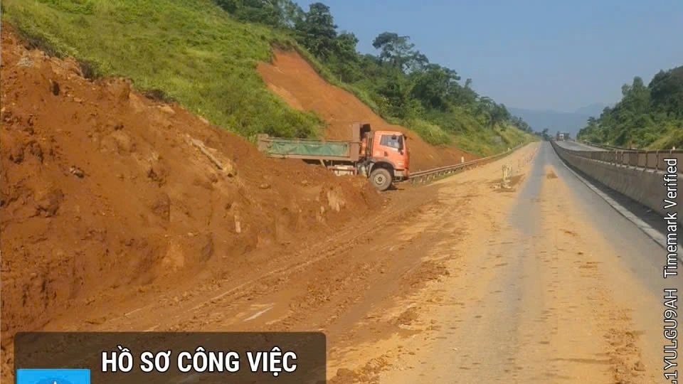 vi_tri_sat_lo_tai_km241600_tren_cao_toc_noi_bai_-_lao_cai.jpg